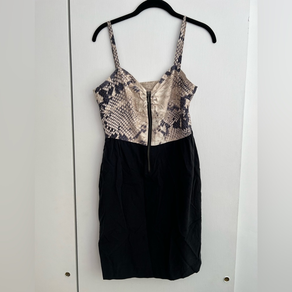 Barney’s New York Co-Op snake print bodycon dress 100% silk zip bodice